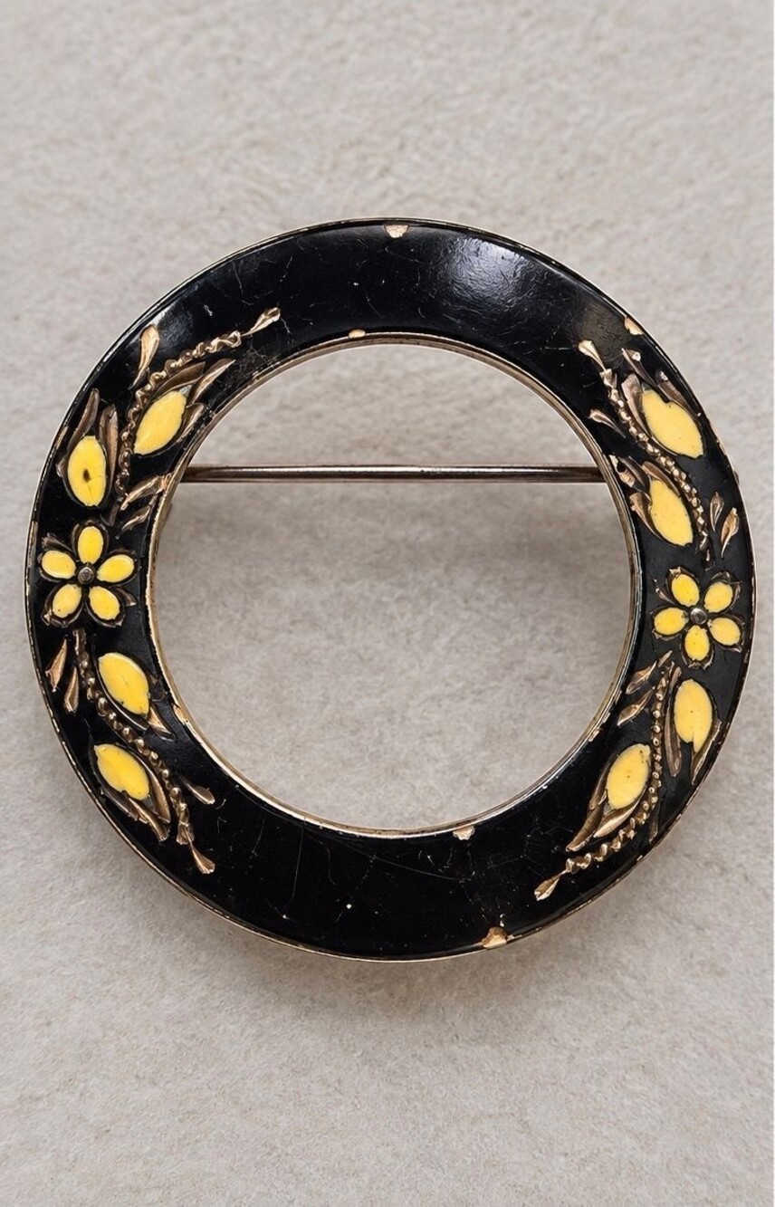 Vintage Black Enamel Floral Circle Brooch Yellow Flowers Silver Tone